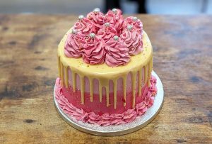 image of cake decoration class at Food Sorcery cookery school Didsbury Manchester